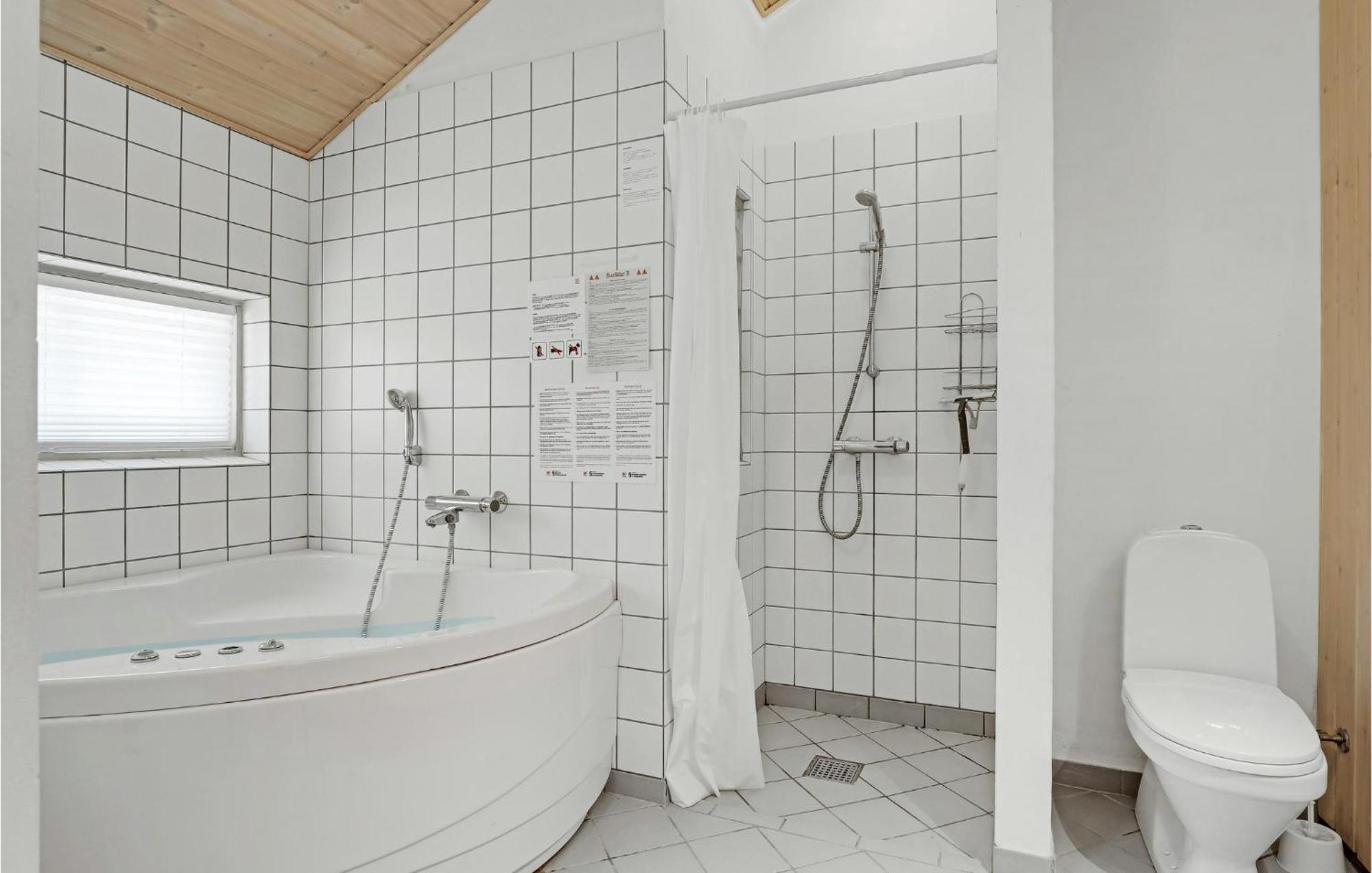 Awesome Home In Nexo With Sauna Snogebaek Exterior photo