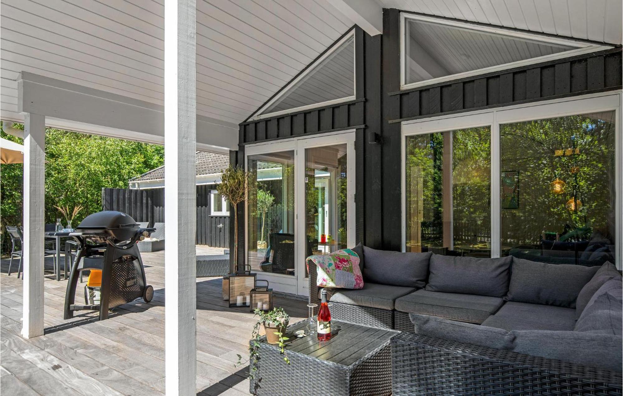 Awesome Home In Nexo With Sauna Snogebaek Exterior photo